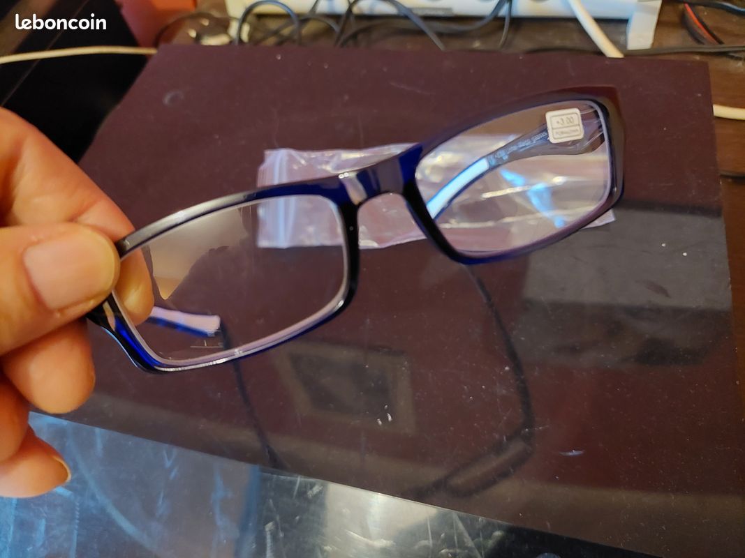Lunette loupe mixte noir-bleu ( neuves ) (image 1)