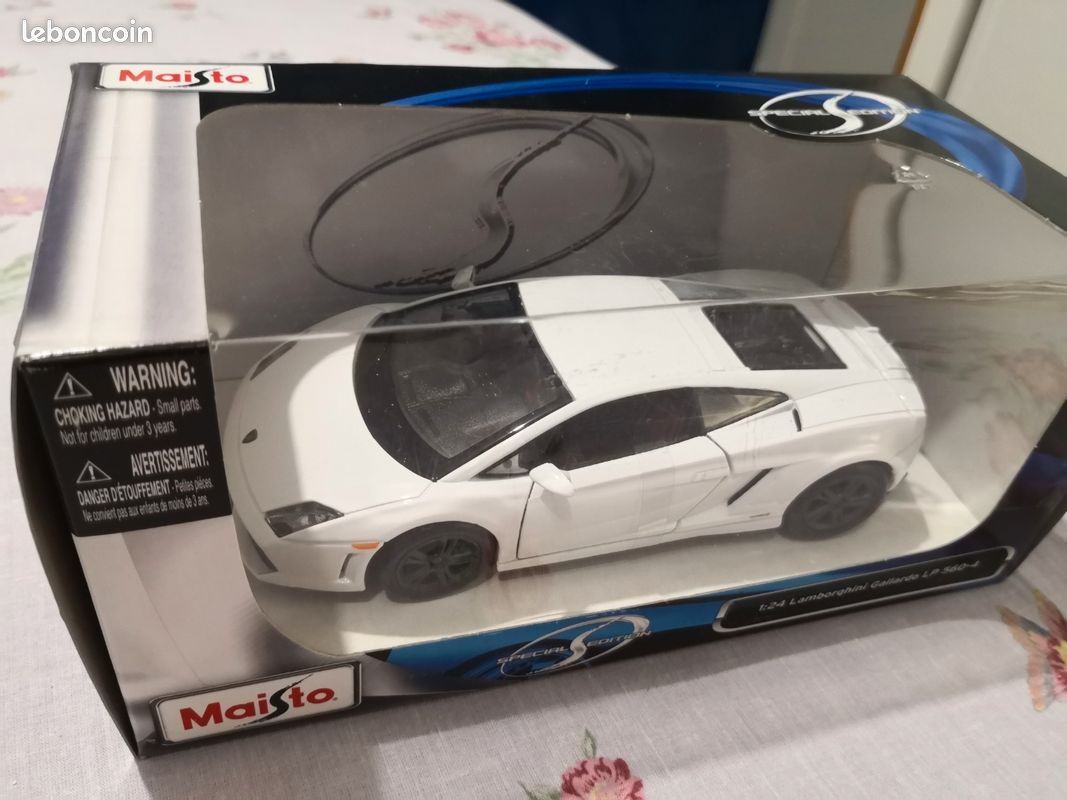 Miniature Lamborghini 1/24 (image 3)