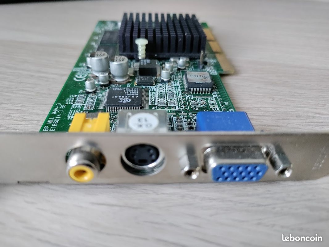 Carte Graphique AGP NVIDIA GeForce2 MX400 - 64 Mo SDRAM - Modèle P36 - Sorties VGA / S-Video