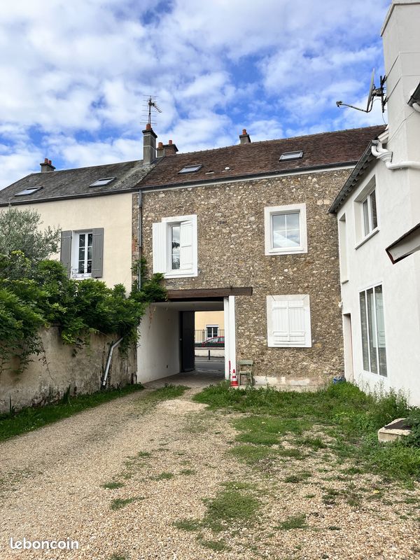 Appartement 6 pièces 135 m² · à Épernon · 135 m² · 1 380 €/mois