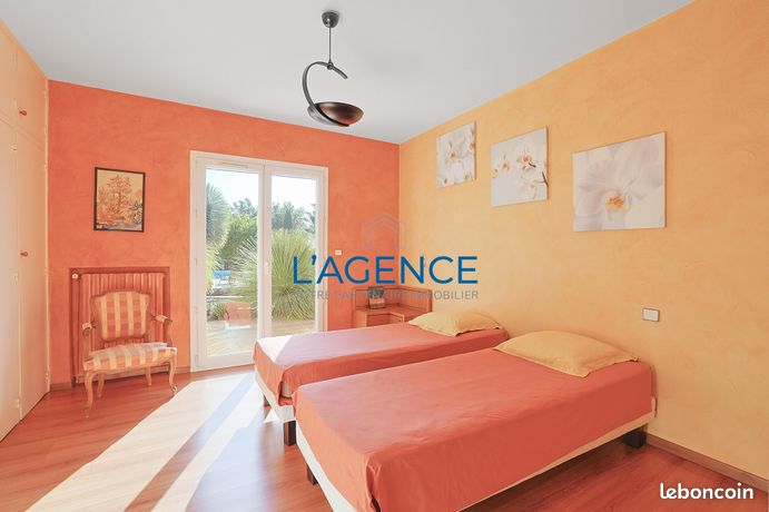 https://img.leboncoin.fr/api/v1/lbcpb1/images/ca/0b/35/ca0b35f5547ad2d8db3c9dcd50d67423bb81449d.jpg?rule=ad-image