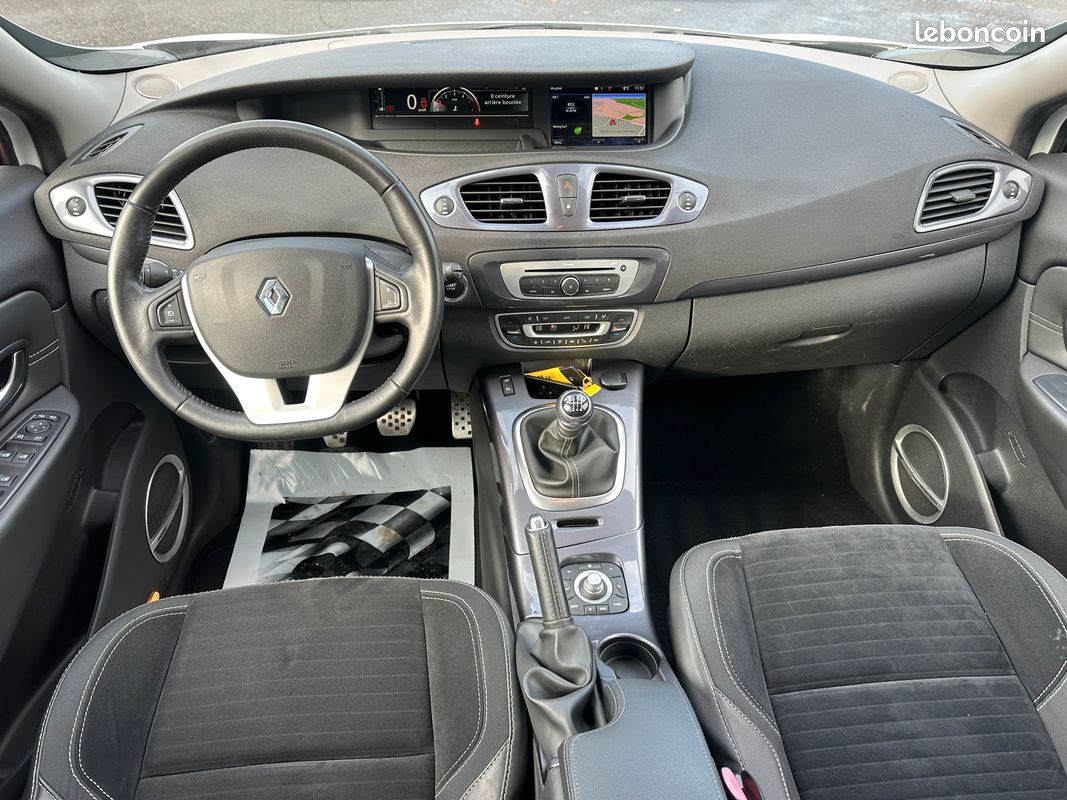 Renault Megane Scenic 1.5 L DCi 110 CH "Bose Edition" (image 3)