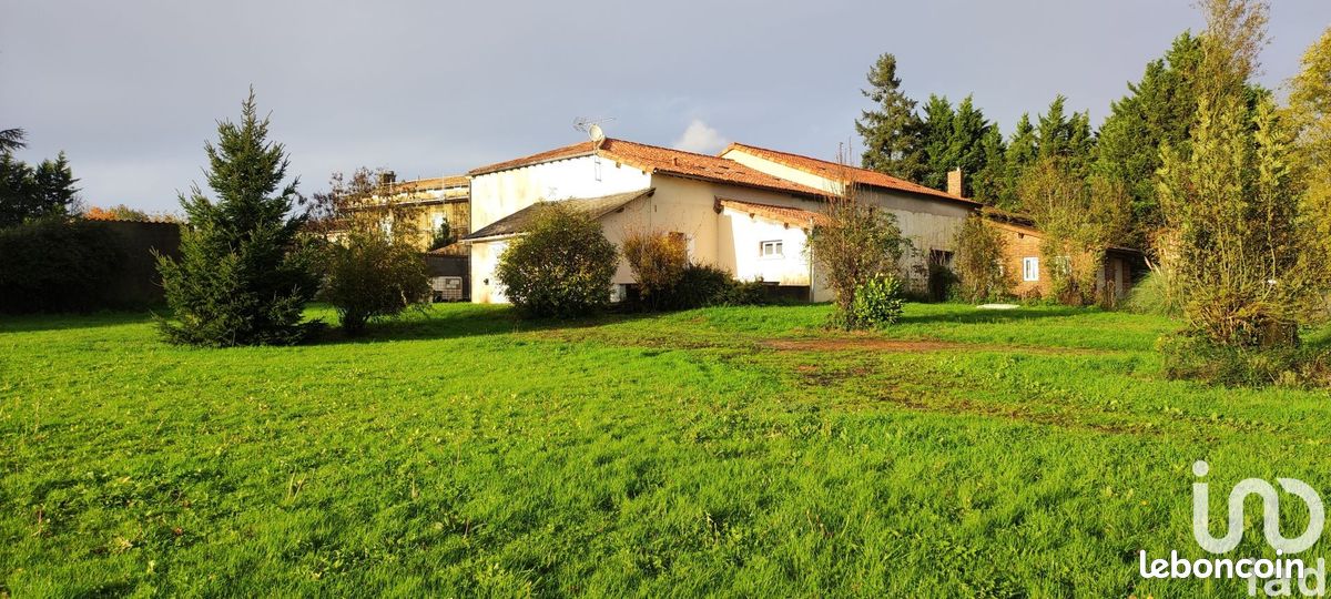 Maison 8 pièces 170 m² - Le Busseau 79240 (image principale 0)