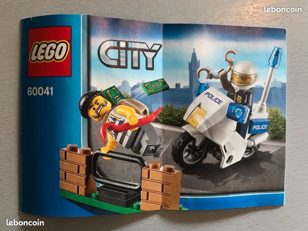 LEGO Moto police et voleur 60041 (image 2)
