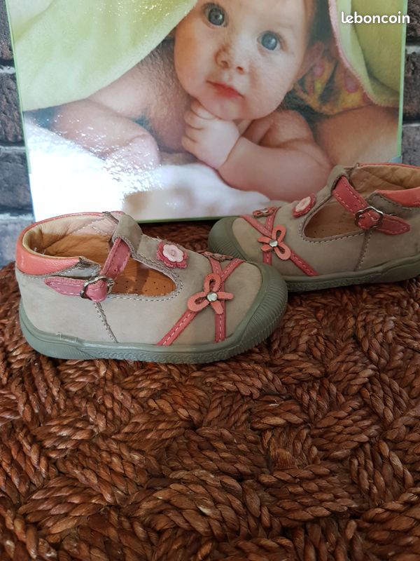 Chaussures fille taille 22 en cuir (image 2)