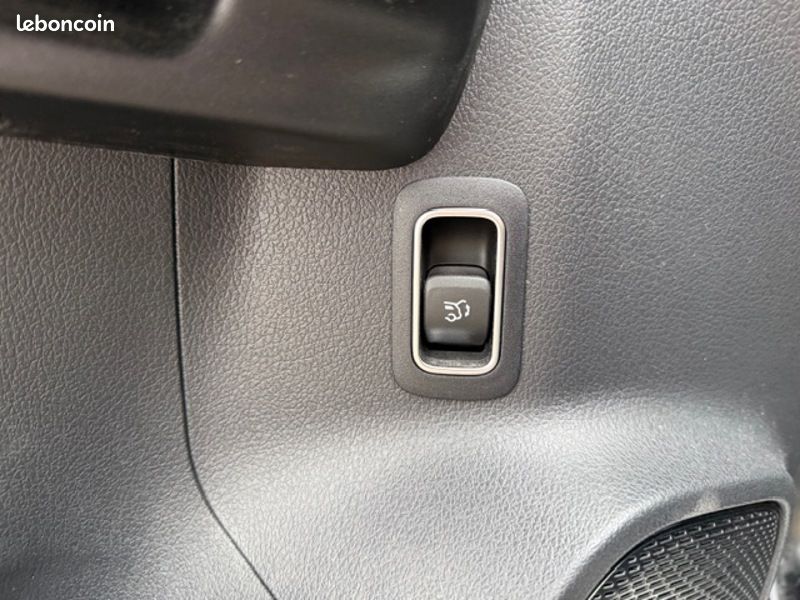 Mercedes Classe B 180 AMG Line 1.3 136 7G-DCT Angle mort Cam recul C (image 20)