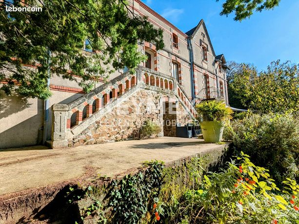 Maison 8 pièces 241 m²