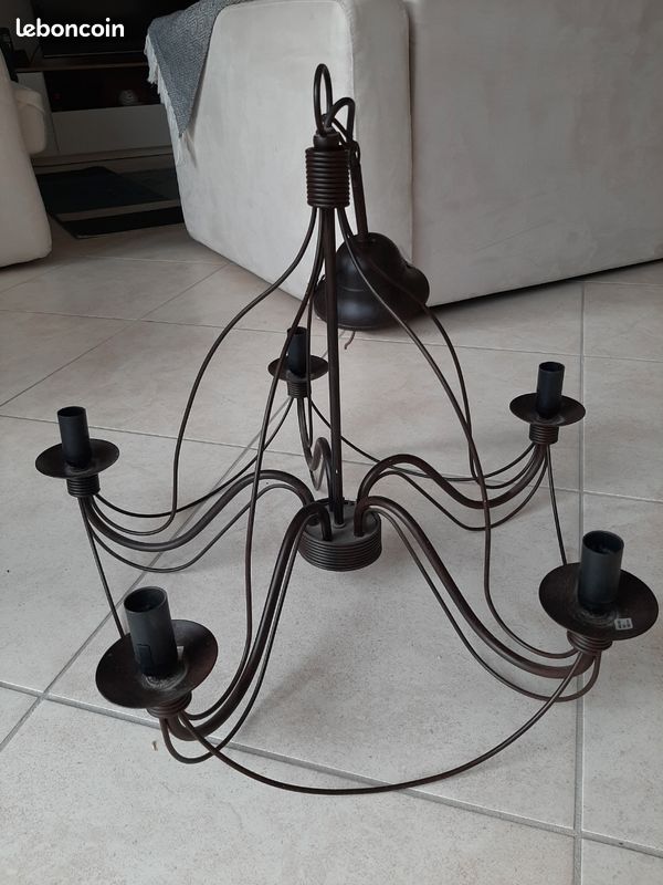 Lustre noir (image 1)