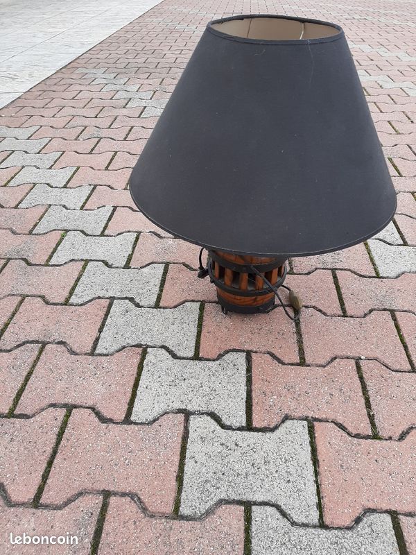 Lampe pied en bois bon etat (image 1)