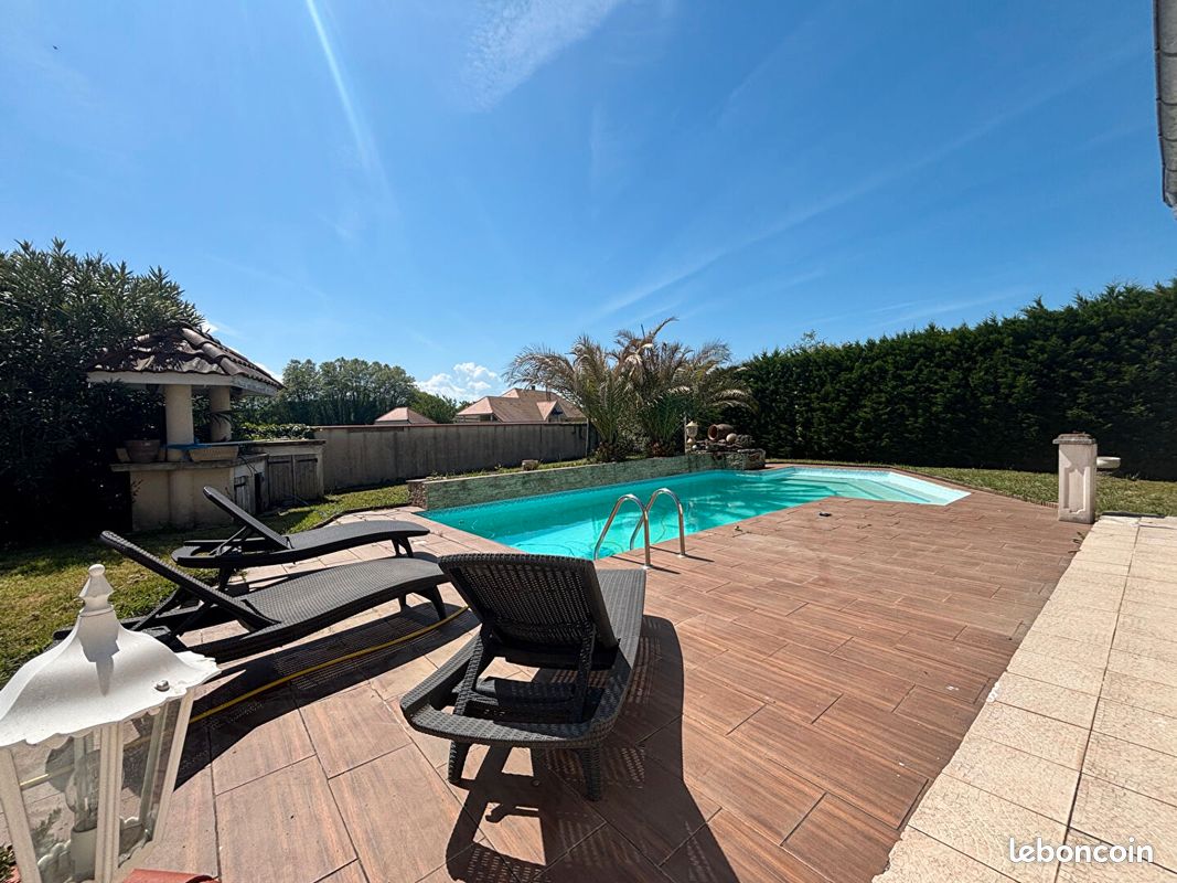 Maison 5 pièces 140 m² · à Lescar · 140 m² · 328 000 €