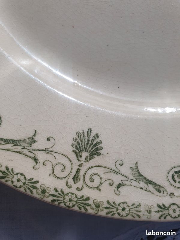 Assiettes plates terre de fer vert estampillées BHV (image 7)