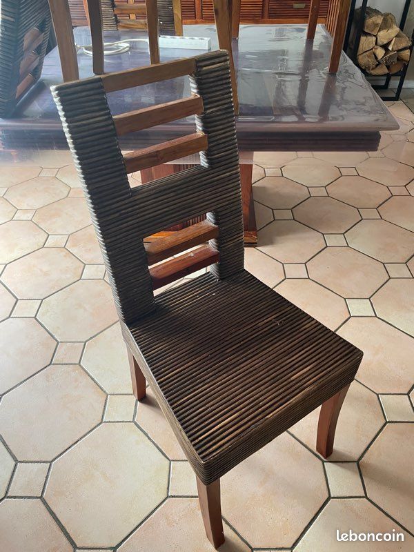 Chaises exotiques (image 1)
