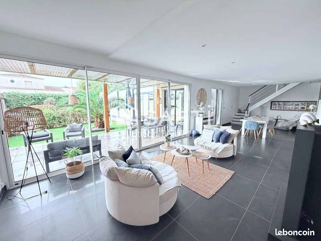 Maison 8 pièces 215 m² · à Chauray · 215 m² · 564 000 €