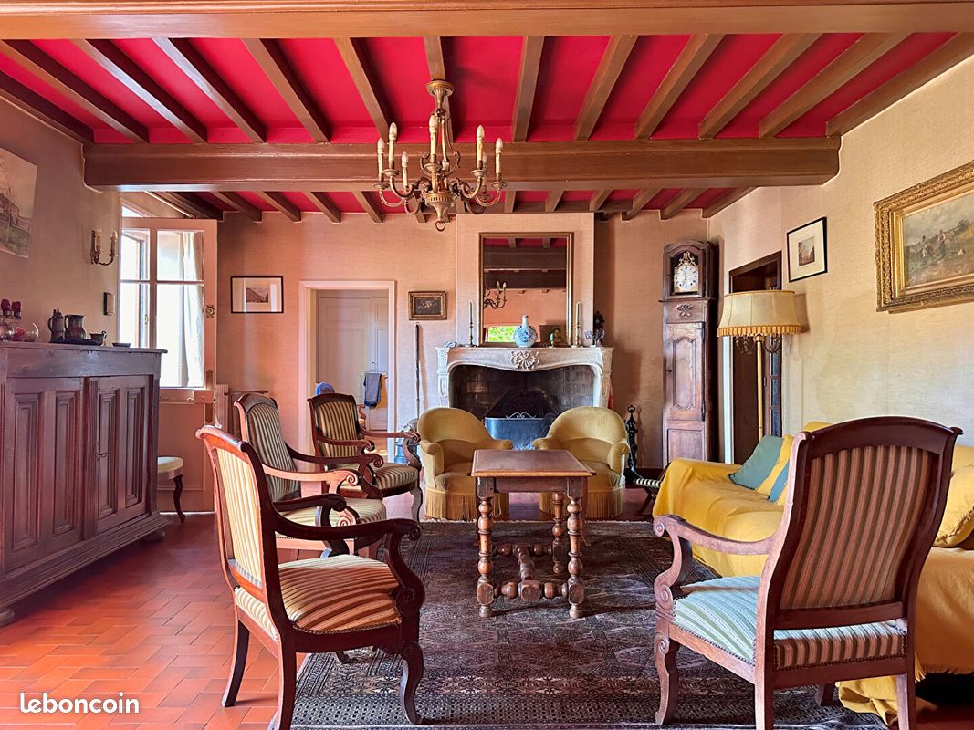 Maison 9 pièces 295 m² · à Porte des Pierres Dorées · 295 m² · 595 000 €