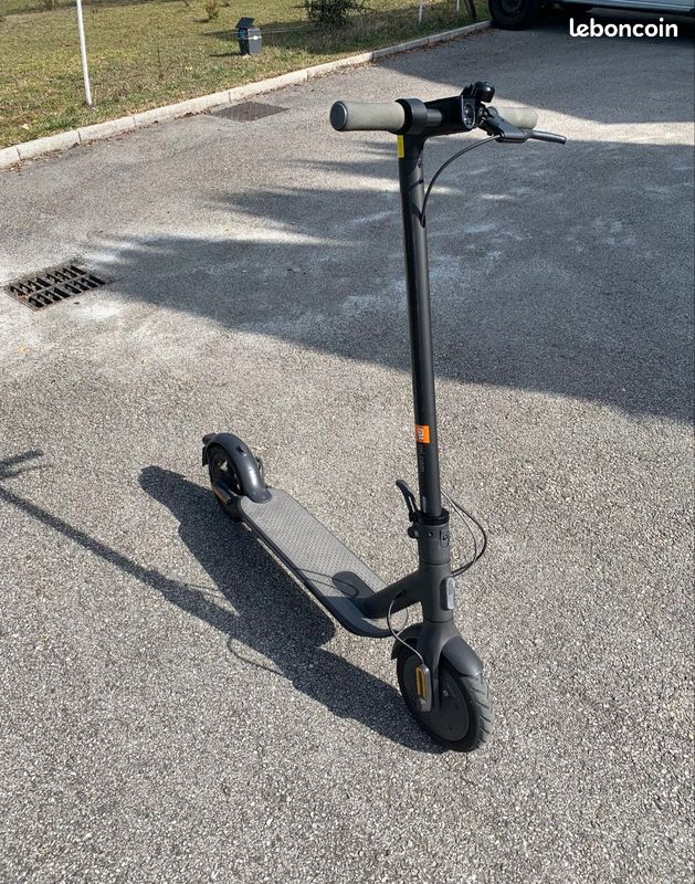 Trottinette Electrique Xiaomi Connectée Mi 3 Fr Noir à Prix Trottinette Electrique Xiaomi Connectée Mi 3 Fr Noir à Prix