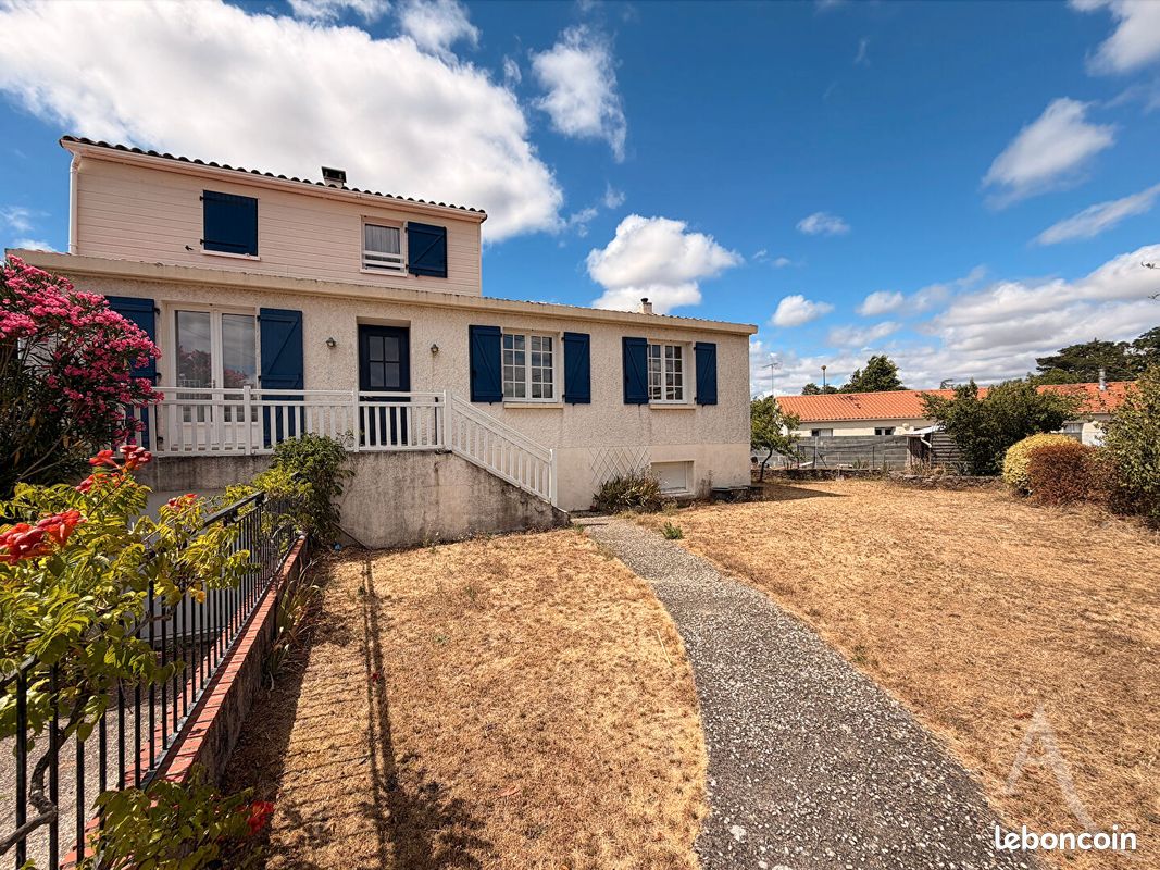 Maison 10 pièces 174 m² · à Treize-Septiers · 174 m² · 303 500 €