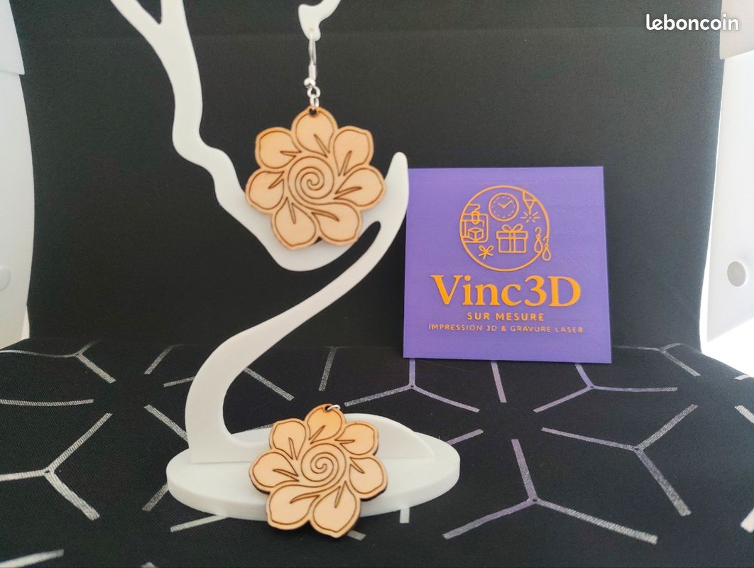 Boucle d'oreilles fleur en bois (image 3)