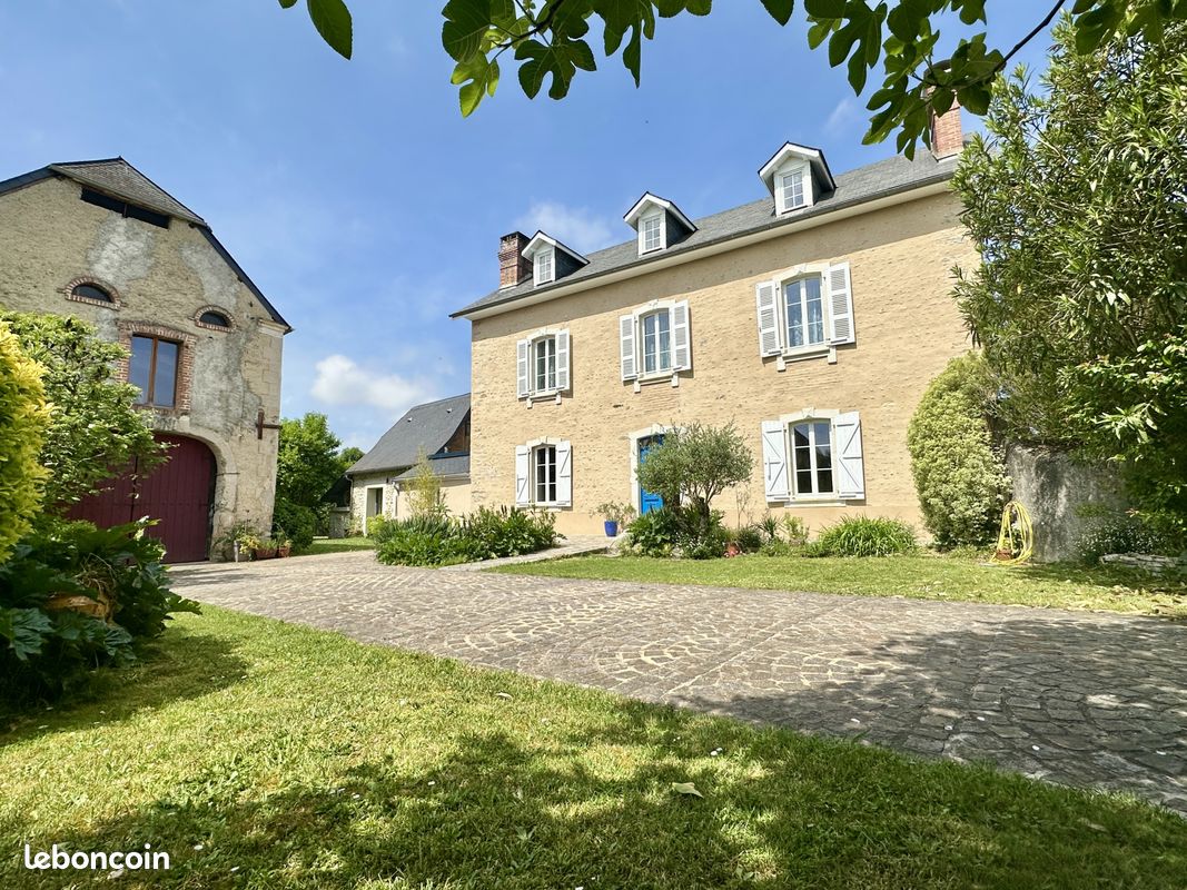 Maison 8 pièces 210 m² · à Bordes · 210 m² · 475 000 €
