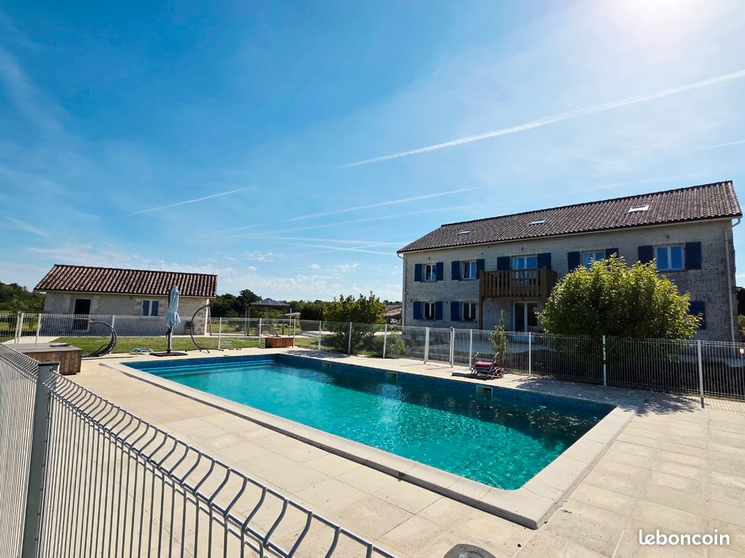 Maison 11 pièces 373 m² · à Lorignac · 373 m² · 499 990 €