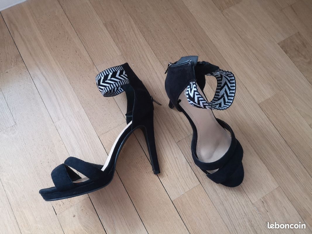 Sandales à talon noire et blanc (image 3)