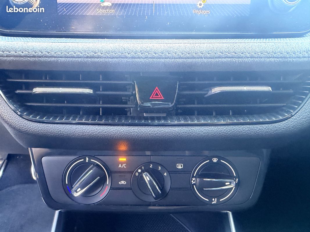 SKODA FABIA 1.0 TSI 95 CH SPORT EDITION + CAMERA DE RECUL + CARPLAy (image 23)