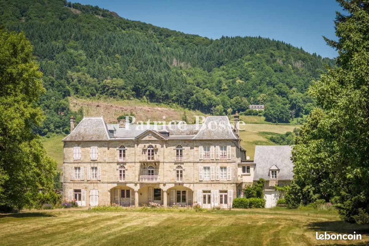 Maison 20 pièces 750 m² · à Ydes · 750 m² · 534 000 €