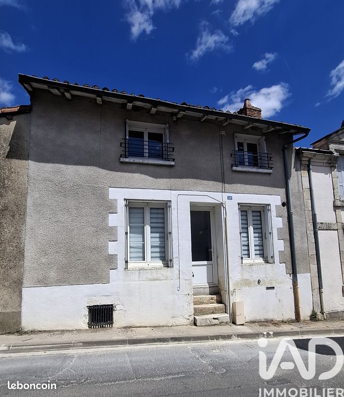Maison 6 pièces 115 m² · à Charroux · 115 m² · 96 000 €
