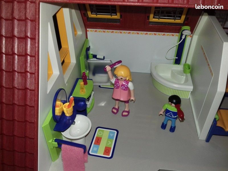 Villa moderne playmobil 4279 meublée avec des personnages (image 4)