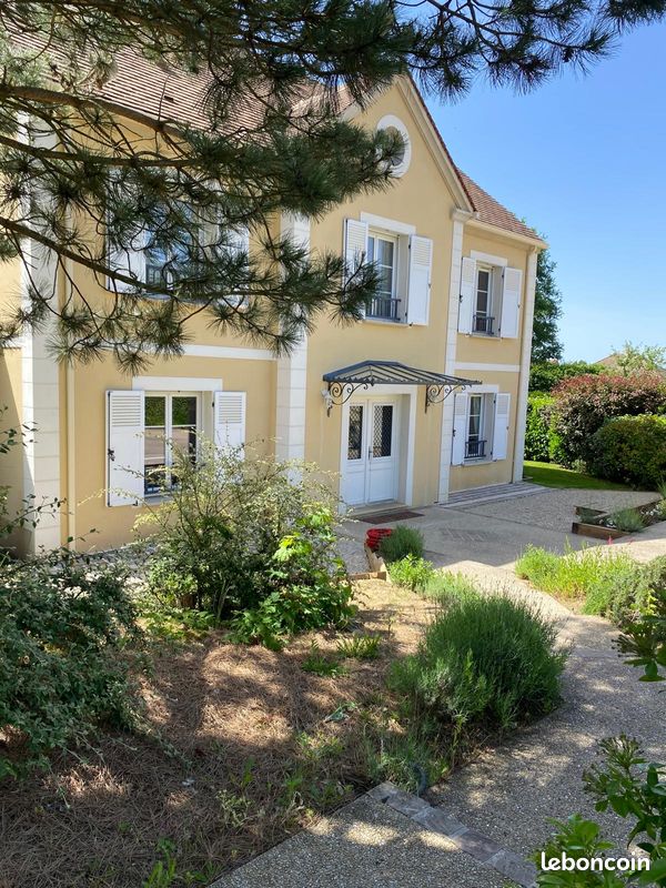 Maison 10 pièces 265 m² · à Saint-Arnoult-en-Yvelines · 265 m² · 850 000 €