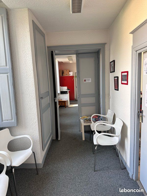 Local commercial 3 pièces 80 m² · à Riom · 80 m² · 850 €/mois