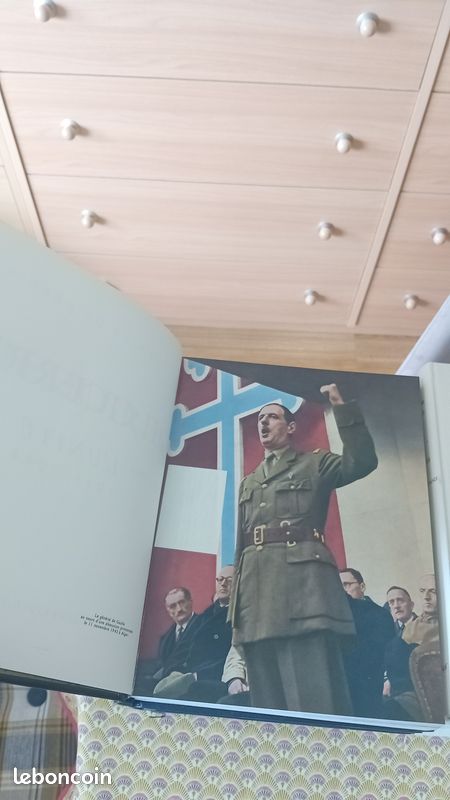 De Gaulle Oeuvre complete numérotée 15 volumes : Mémoires de guerre, Discorde chez l'ennemi, Le fil de l'épée, Vers l'armée de métier, La France et son armée, Mémoires d'espoir, Discours et messages (image 2)