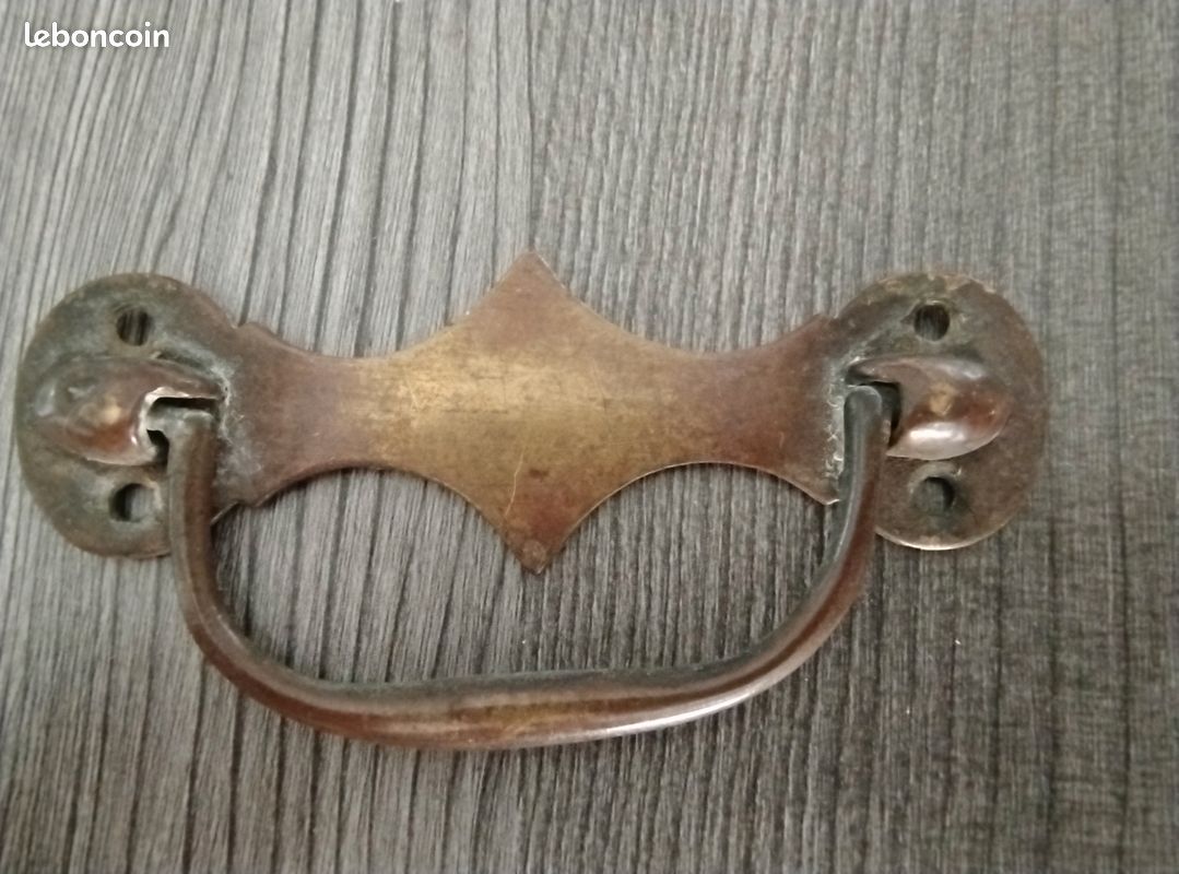 Poignée de meuble ancienne en laiton/bronze – Style Rustique / Classique (image 1)