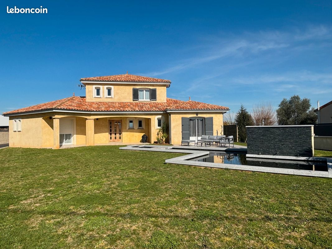 Maison 6 pièces 175m² - Poitiers 86000 (image principale 0)