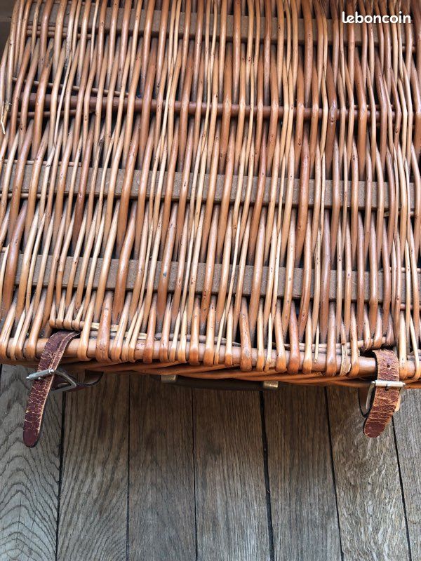 Panier de pêche ancien en osier rigide avec renfort... | Mode: enchères