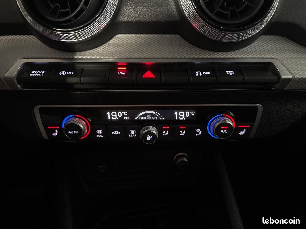 AUDI Q2 35 TFSI S line CARPLAY / CAMÉRA / ANGL. MORT ... (image 11)