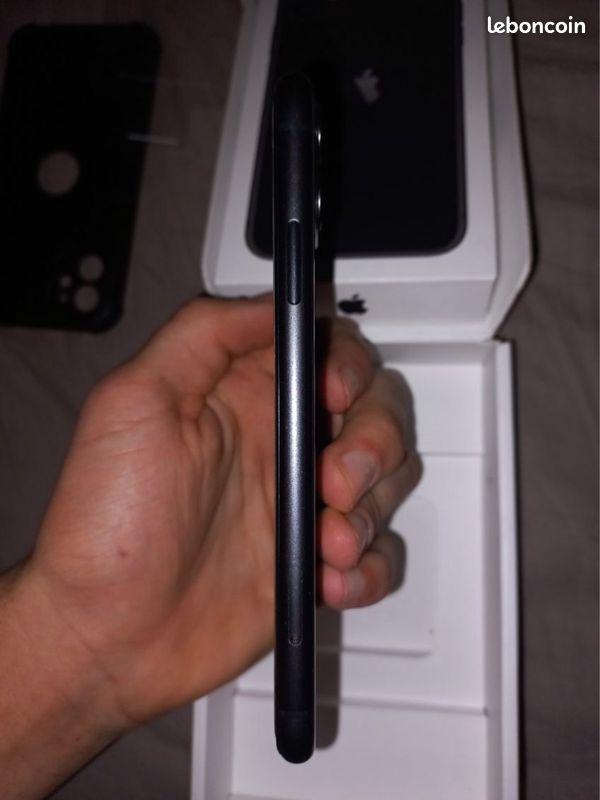 IPhone 11 64giga avec boite (image 7)