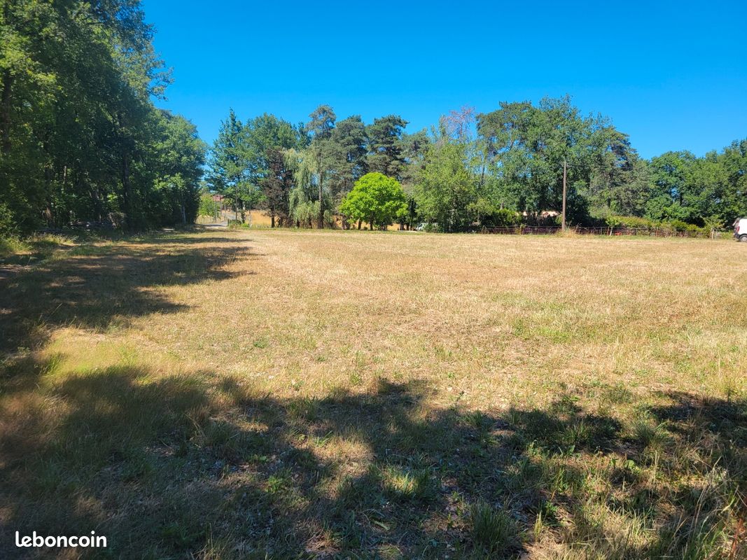 Terrain à bâtir · à Cubjac-Auvézère-Val d'Ans · 20 000 €