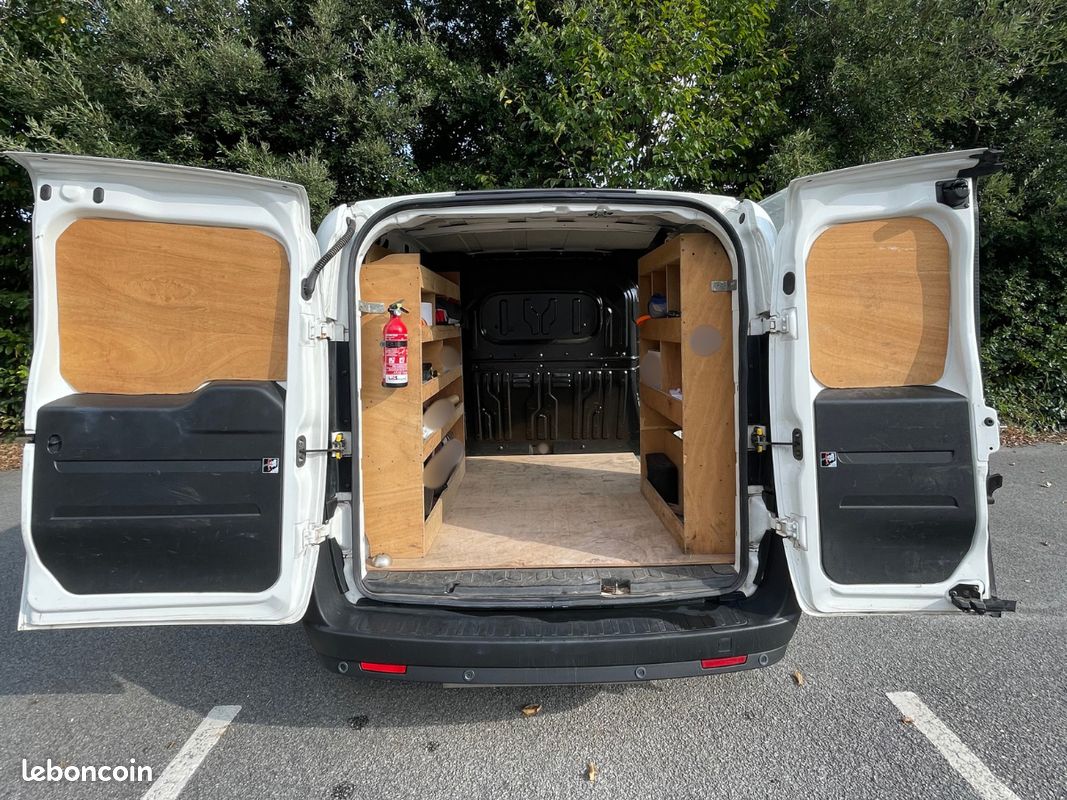 FIAT Doblo Cargo III - 1.4 T-Jet 16V GNV Fourgon court tôlé 120 cv (image 2)