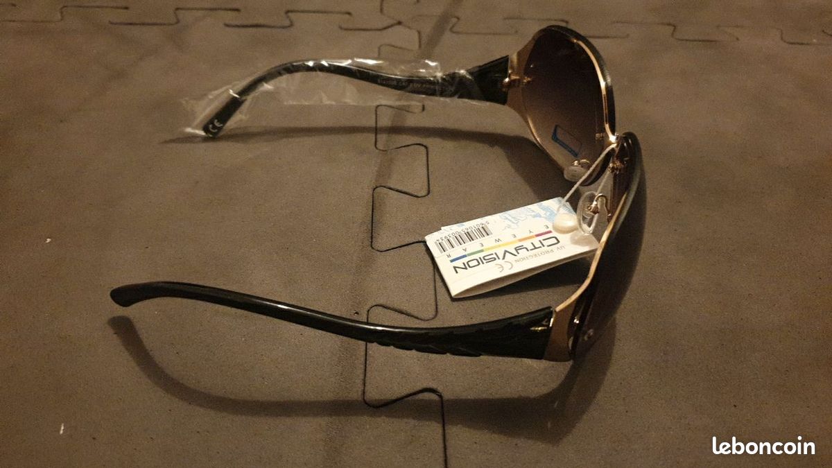 Lunettes de soleil neuf à vendre (image 2)