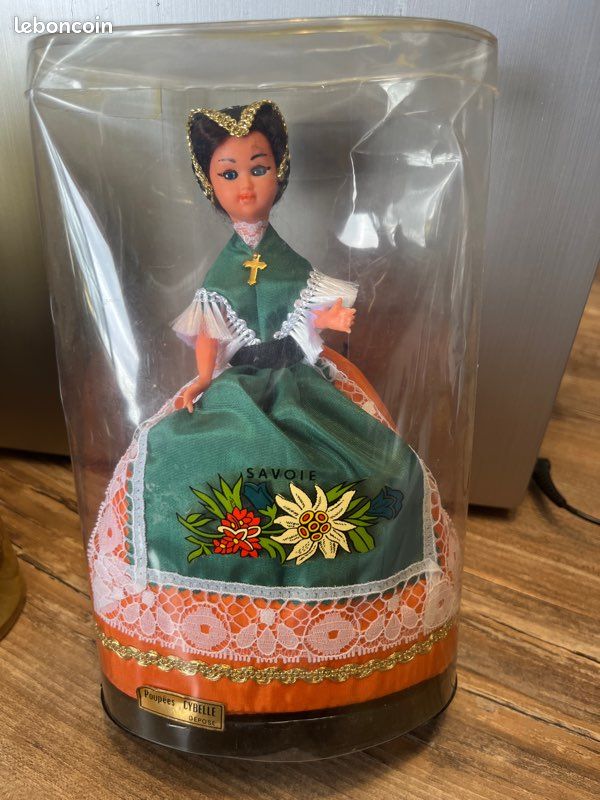 Poupée régionale de collection Savoie Collection