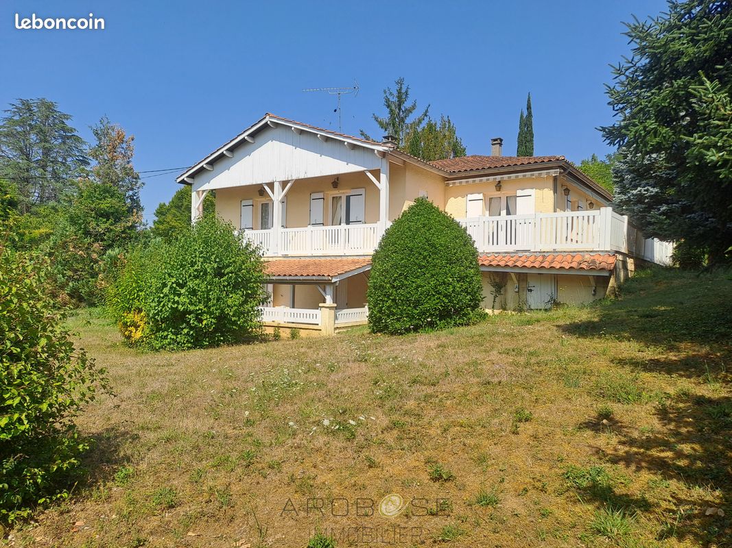 Maison 6 pièces 156 m² · à Aiguillon · 156 m² · 180 000 €