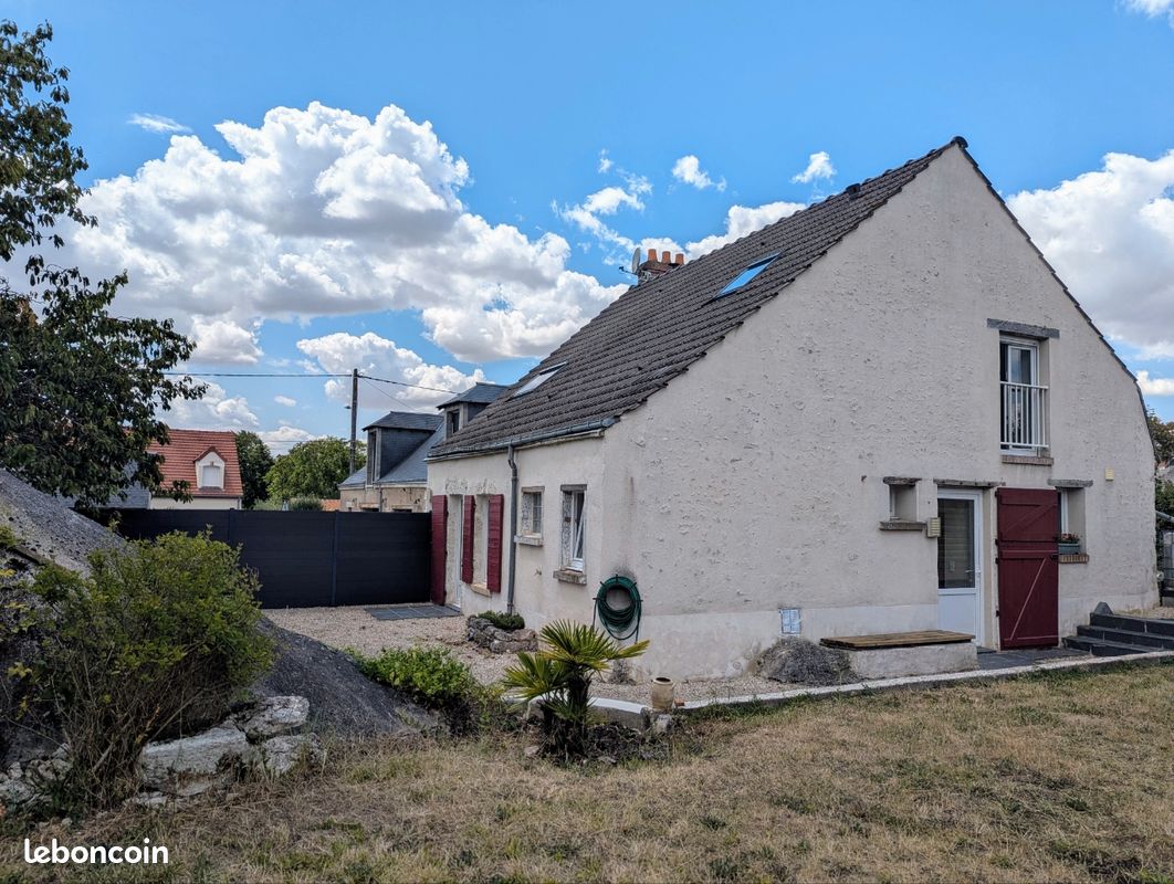 Maison 6 pièces 131 m² · à Saint-Ay · 131 m² · 1 200 €