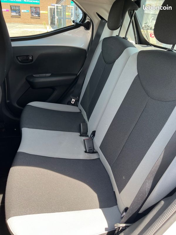 TOYOTA AYGO 1.0 VVTI 70 *RIEN A PREVOIR - MOTEUR A CHAINE - CAMERA DE RECUL - CLIMATISATIOn (image 7)