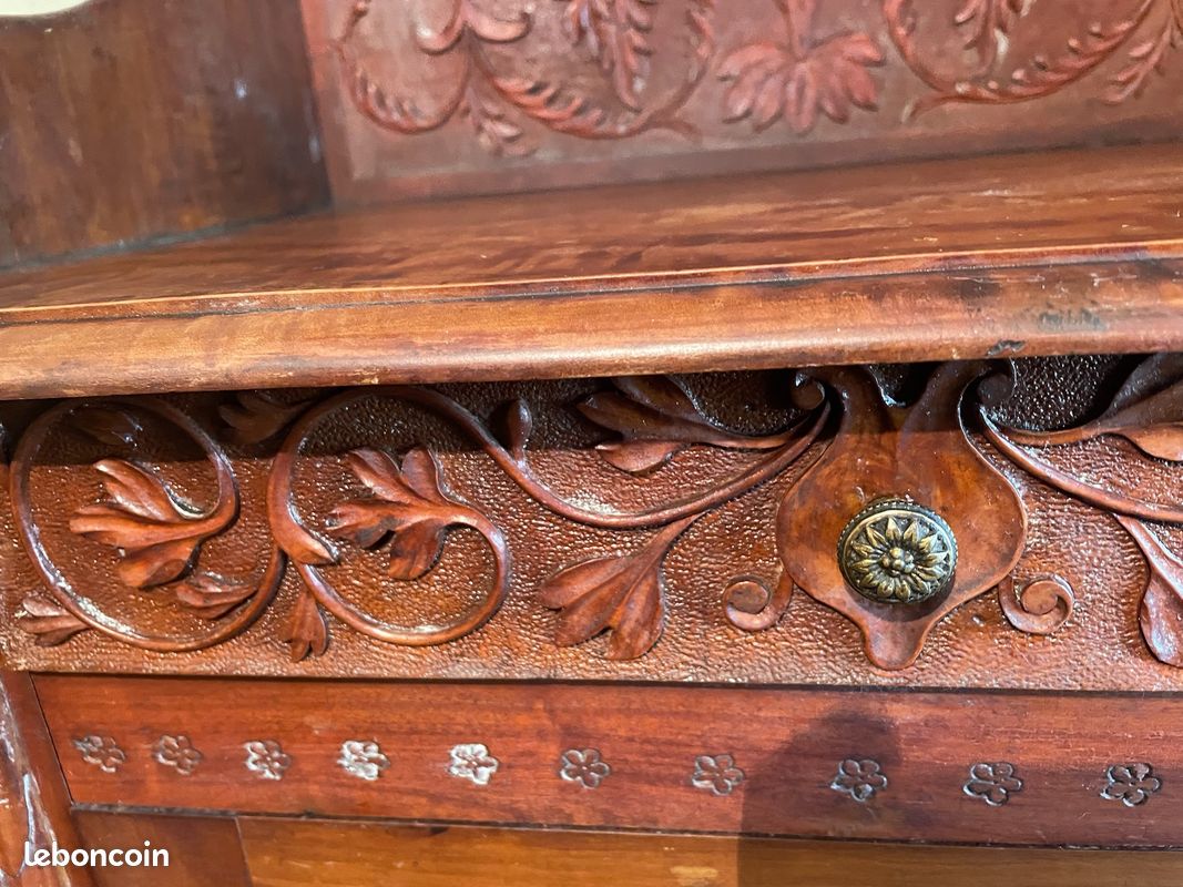 Beau meuble d'appui petit buffet très richement et finement sculpté signé et estampillé (image 6)