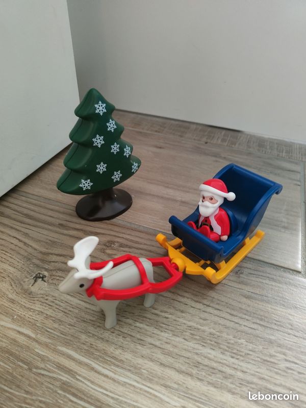 Père Noël traîneau et sapin playmobil (image 2)