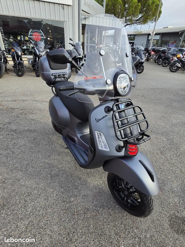 Vespa GTS 310 SUPERSPORT + ACCESSOIRES SUPER SPORT (image 4)