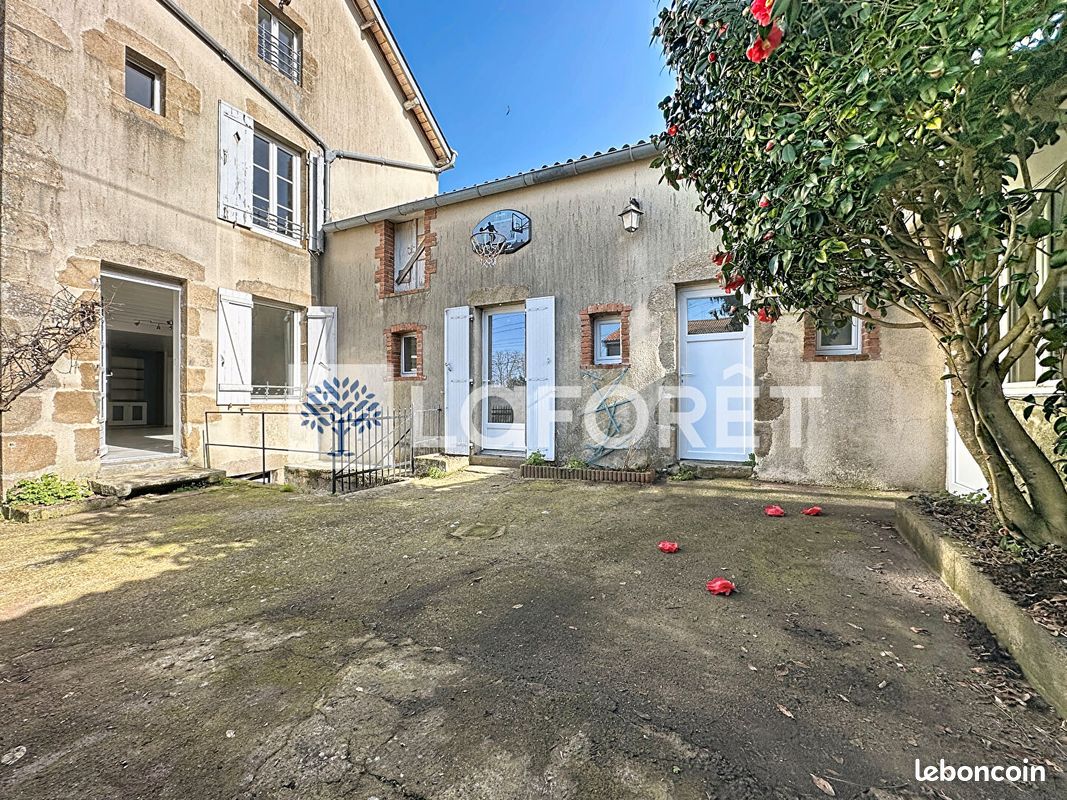 Maison 5 pièces 156 m² · à Chiché · 156 m² · 167 000 €