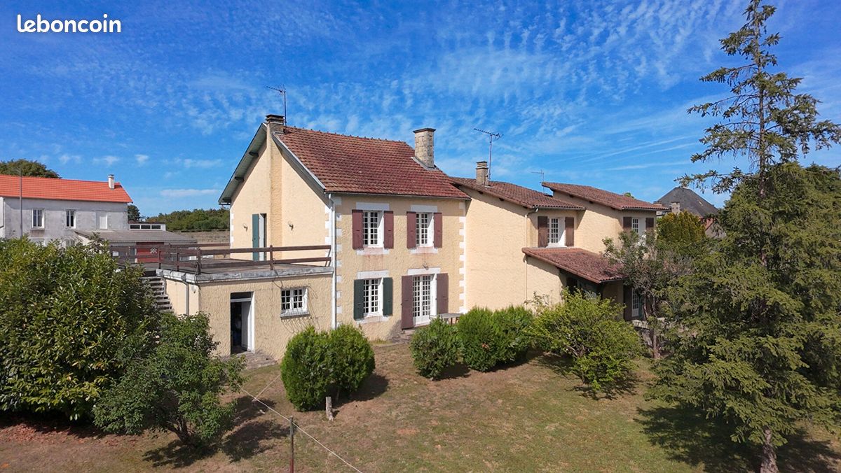Maison 8 pièces 277 m² · à Saint-Pierre-d'Exideuil · 277 m² · 150 000 €