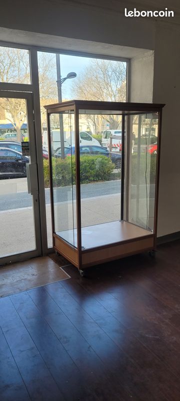 Armoire vitrée (image 1)