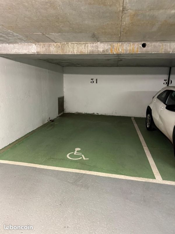 Parking/box PUTEAUX · 90 €/mois